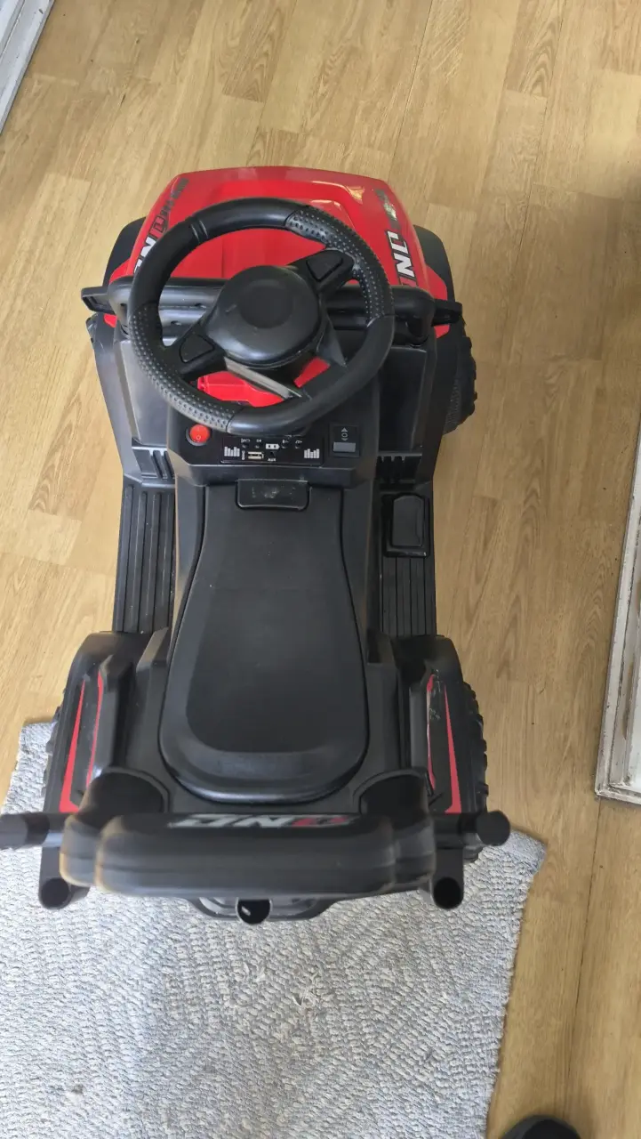 Auto eléctrico recargable para niños hasta 30 kg - 5