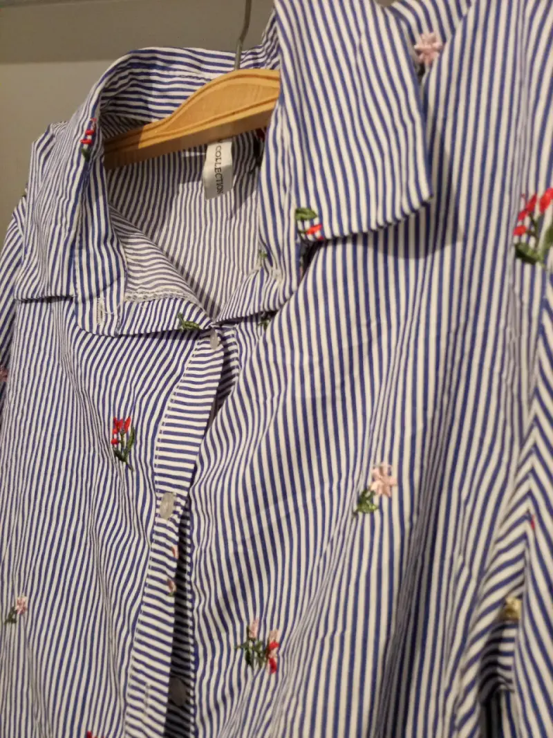 Camisa de rayas con bordado floral - 3