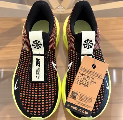 Zapatillas Nike Interact Run Flyknit Negras y Amarillas - miniatura 1