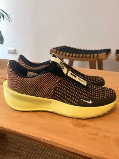 Zapatillas Nike Interact Run Flyknit Negras y Amarillas - miniatura 4