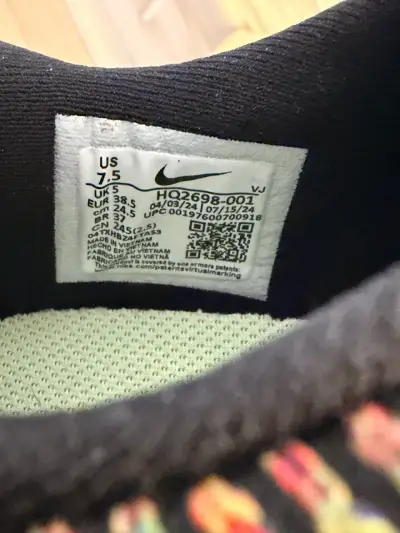 Zapatillas Nike Interact Run Flyknit Negras y Amarillas - miniatura 5