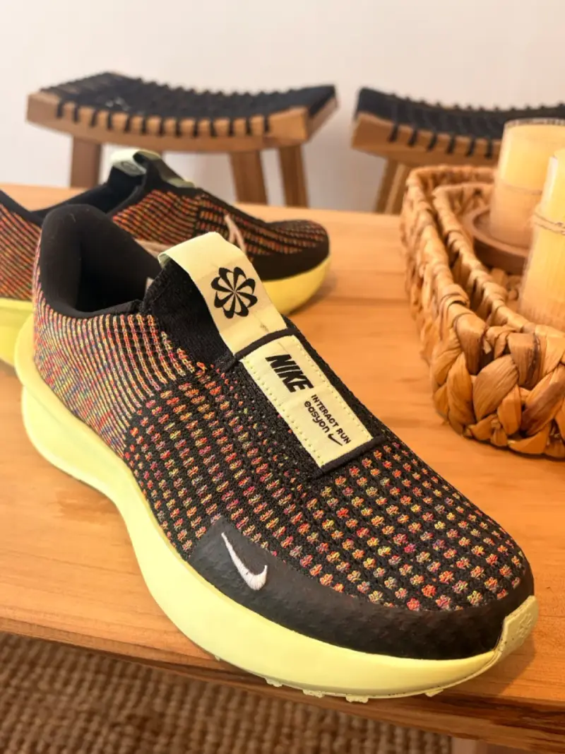 Zapatillas Nike Interact Run Flyknit Negras y Amarillas - 6