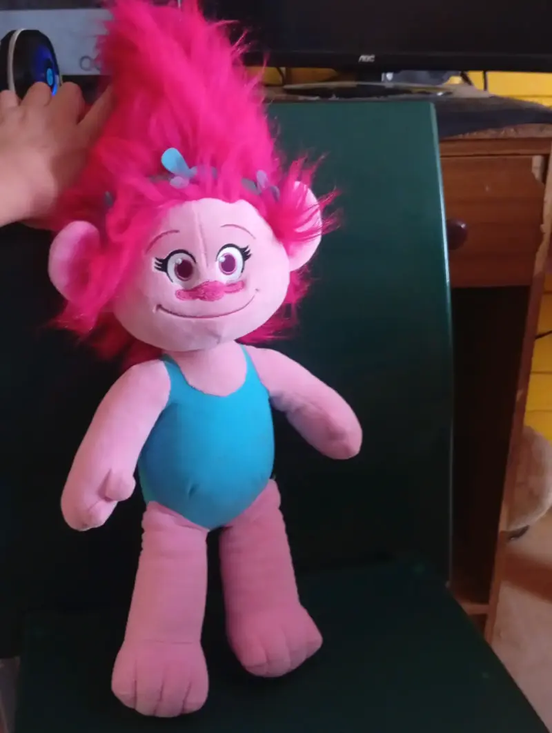 Peluche Trolls Poppy con Traje Azul - 3