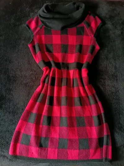 Vestido tartán de cuadros rojos y negros - miniatura 1