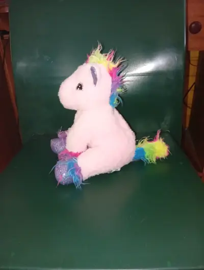 Peluche unicornio multicolor suave y brillante - miniatura 2