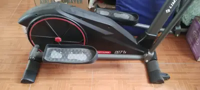 Bicicleta elíptica Limitless M71i en buen estado - miniatura 1