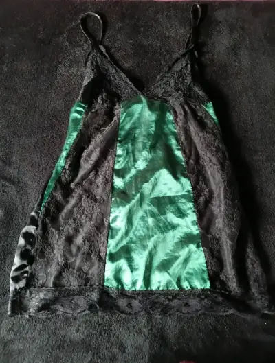 Camisón de encaje negro y verde elegante - miniatura 1