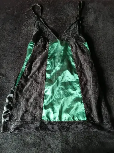 Camisón de encaje negro y verde elegante - miniatura 2