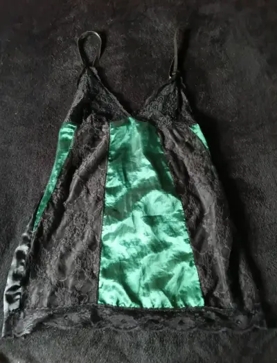 Camisón de encaje negro y verde elegante - miniatura 3
