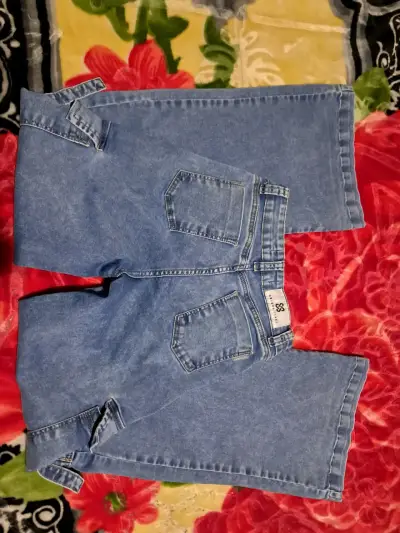 Jeans de mezclilla azul con bolsillos cargo - miniatura 2