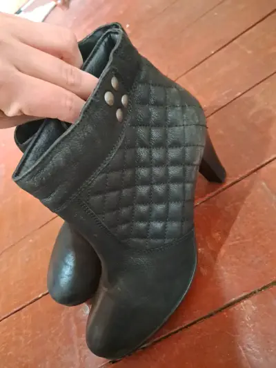 Botines de cuero negro con tacón alto - miniatura 1