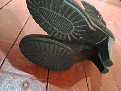 Botines de cuero negro con tacón alto - miniatura 2