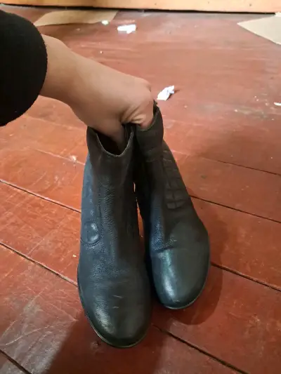 Botines de cuero negro con tacón alto - miniatura 3