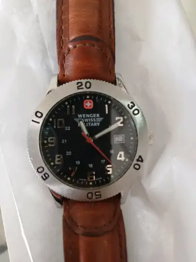 Reloj Wenger Swiss Military con Correa de Cuero - miniatura 1