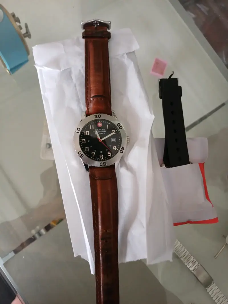 Reloj Wenger Swiss Military con Correa de Cuero - 2
