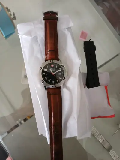 Reloj Wenger Swiss Military con Correa de Cuero - miniatura 2