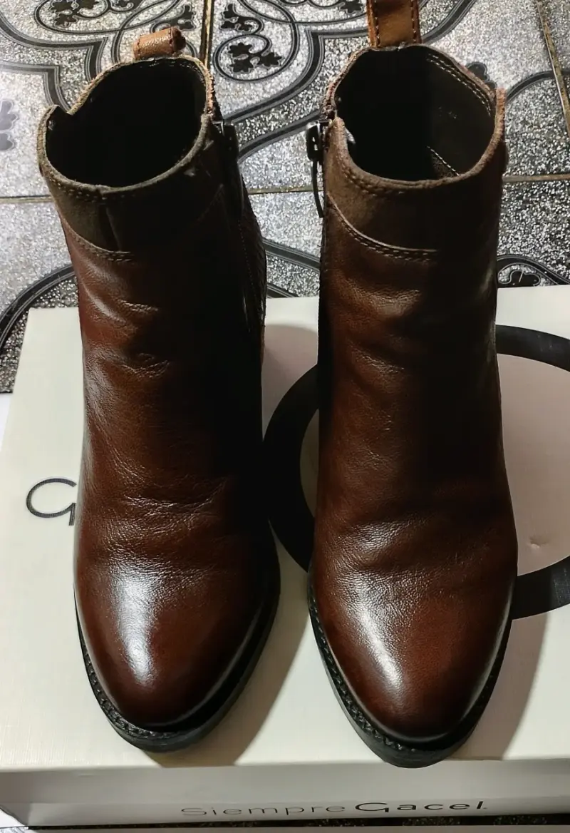 Botines de cuero marrón para mujer