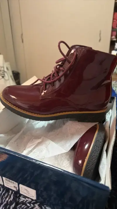 Botines de charol burdeos para mujer - miniatura 1