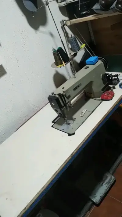 Máquina de Coser Industrial Newlong en Buen Estado - miniatura 1