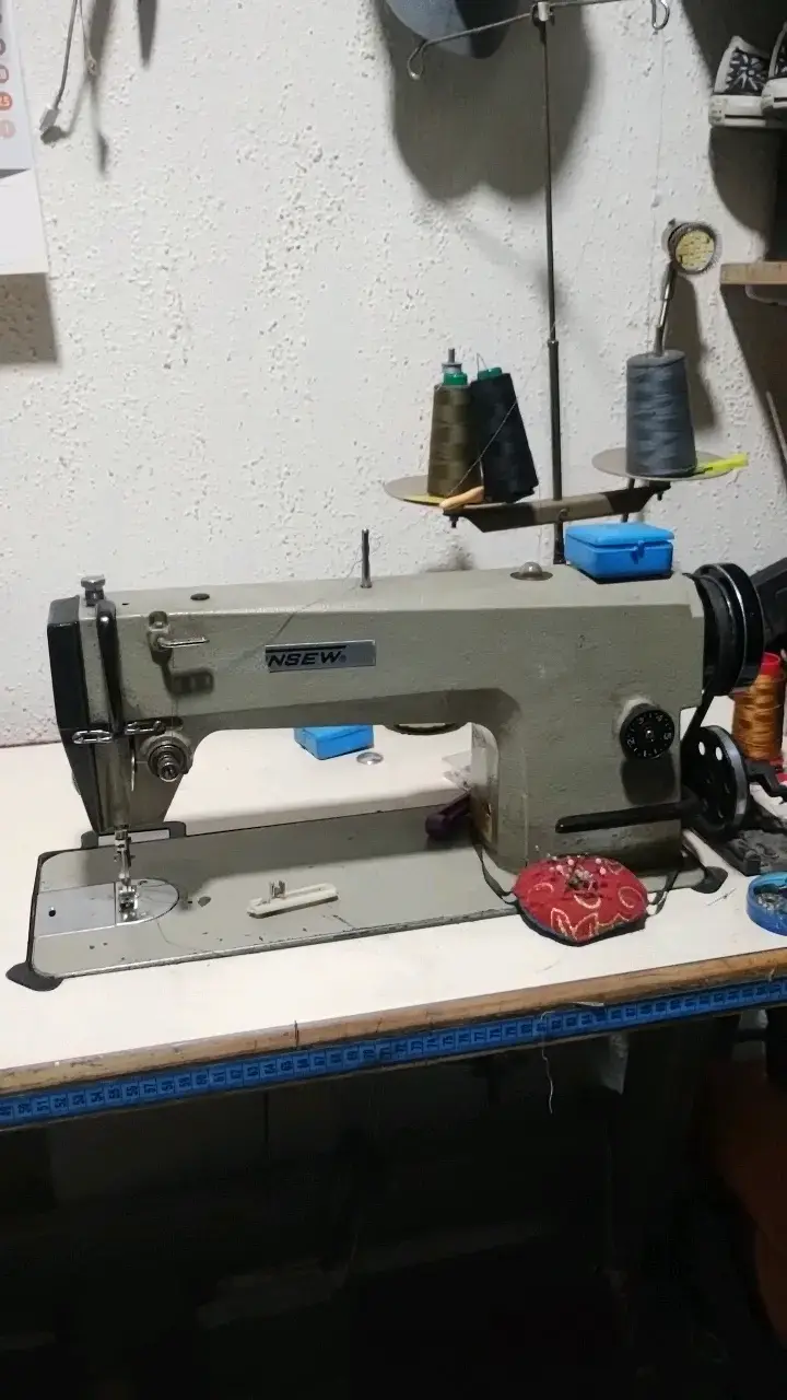 Máquina de Coser Industrial Newlong en Buen Estado - 2