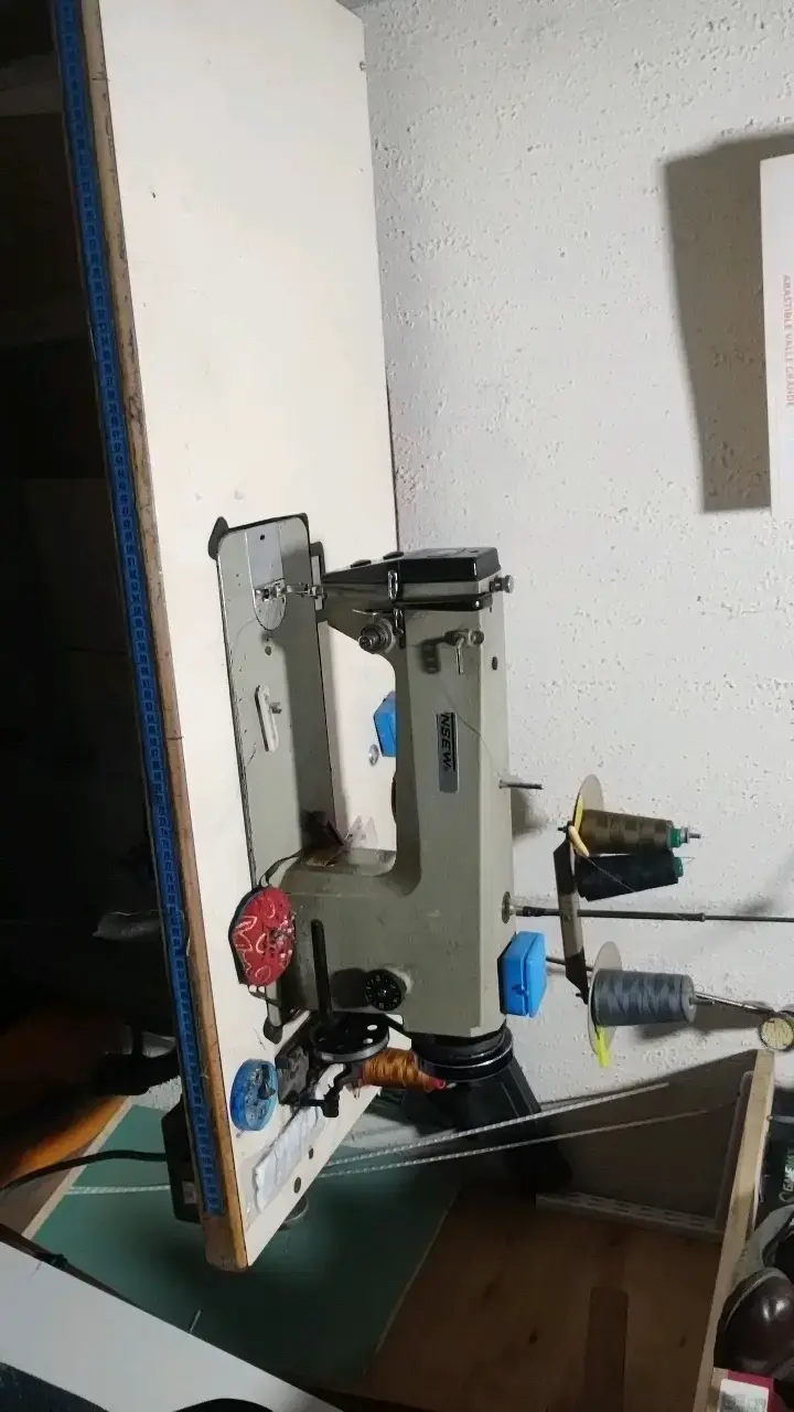 Máquina de Coser Industrial Newlong en Buen Estado - 3