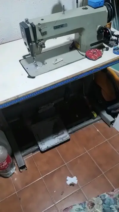 Máquina de Coser Industrial Newlong en Buen Estado - miniatura 5