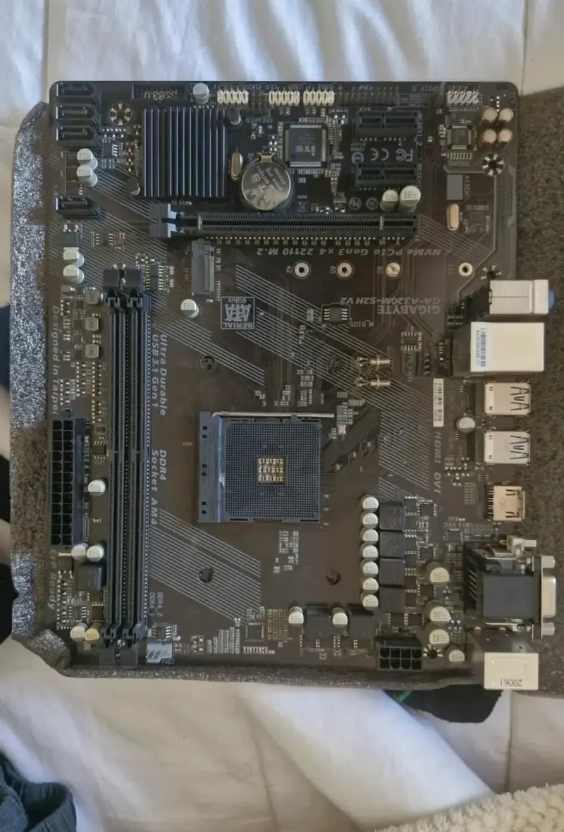 Placa Madre Gigabyte GA-A320M-S2H V2 DDR4 - 1