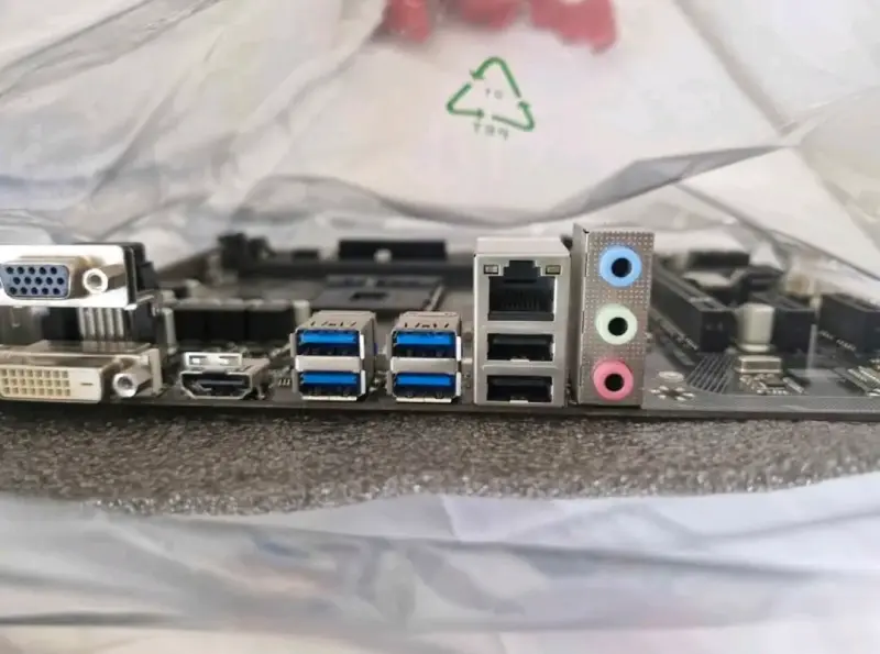 Placa Madre Gigabyte GA-A320M-S2H V2 DDR4 - 2