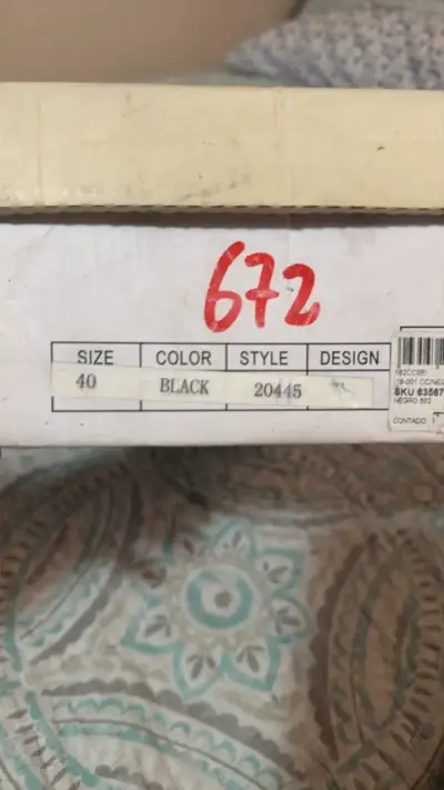Zapatos de tacón negro con diseño de cocodrilo - miniatura 5