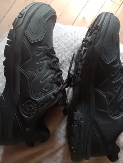 Zapatillas outdoor negras impermeables - miniatura 3