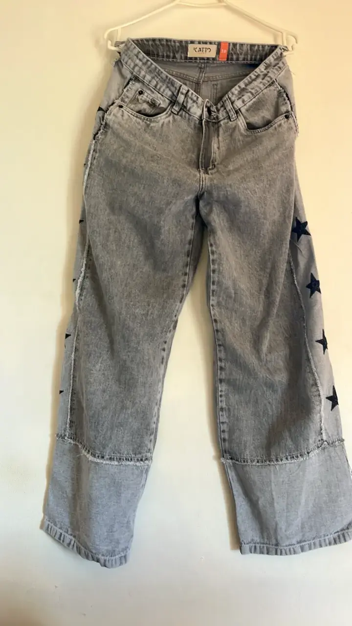 Jeans grises con estrellas Kato talla 38