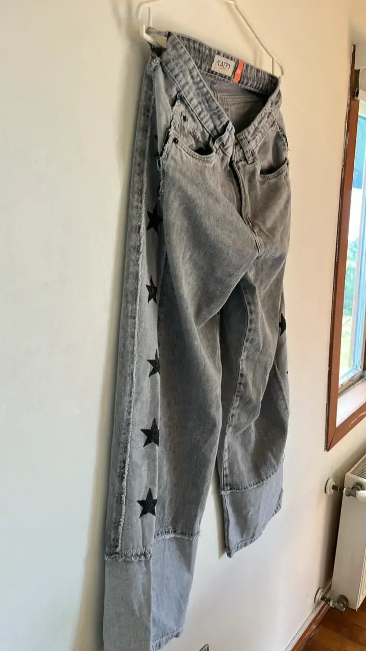 Jeans grises con estrellas Kato talla 38 - 2