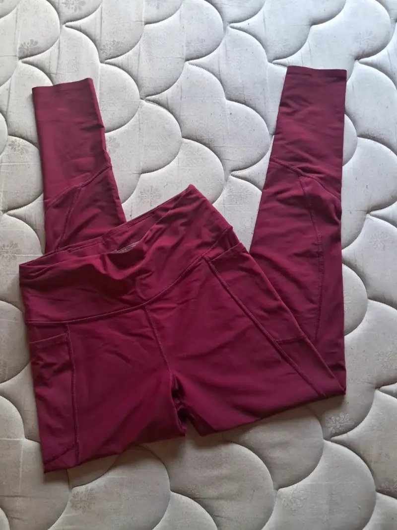Leggings deportivos color burdeos para mujer
