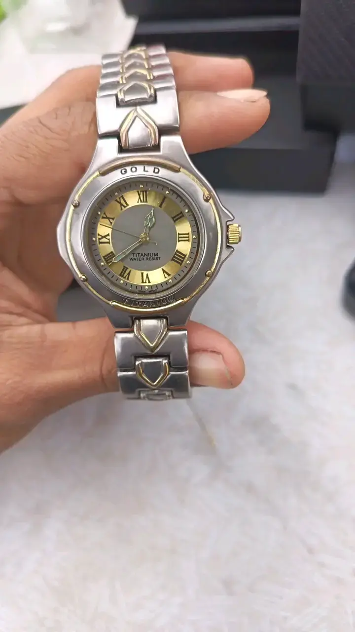 Reloj de pulsera de titanio resistente al agua