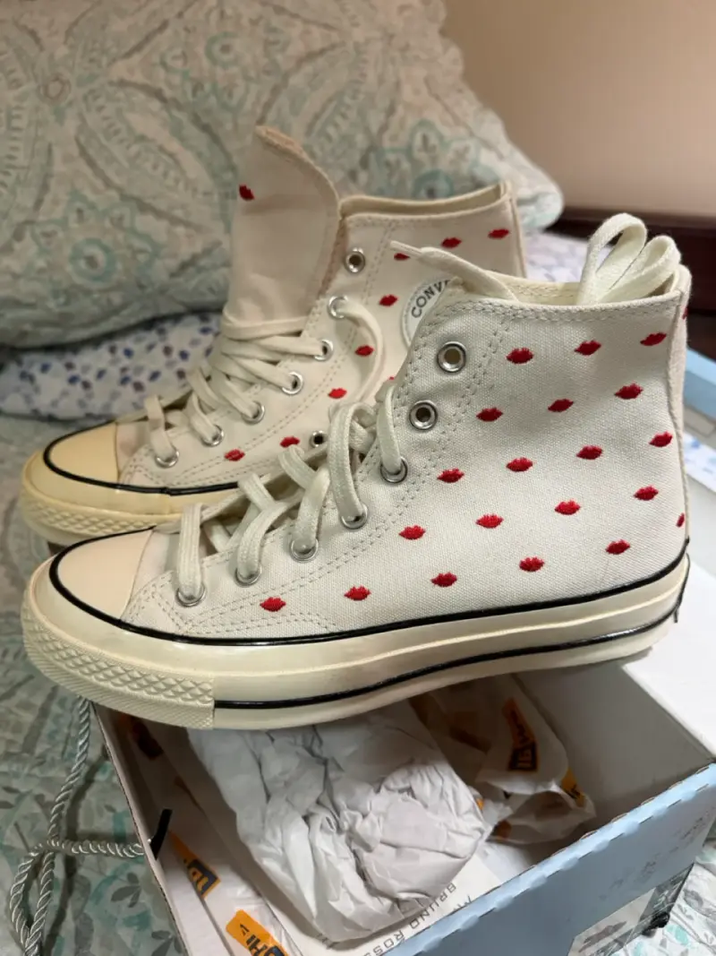 Zapatillas Converse All Star blancas con corazones - 3