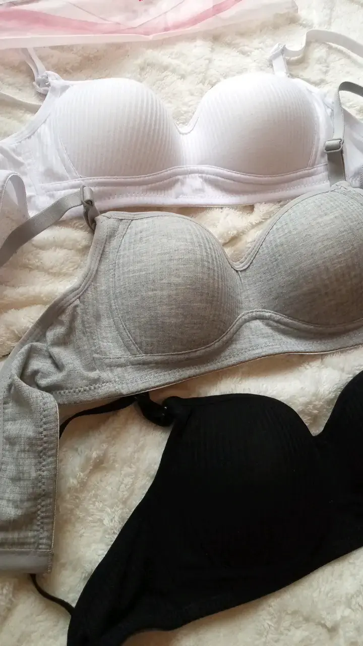 Set de 3 sostenes en colores blanco, gris y negro - 2