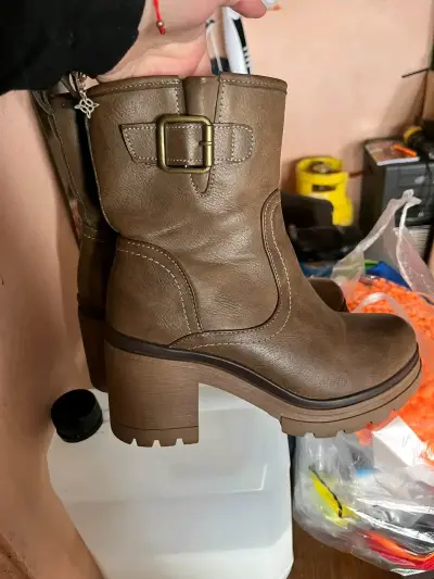 Botines de cuero marrón con hebilla - miniatura 1