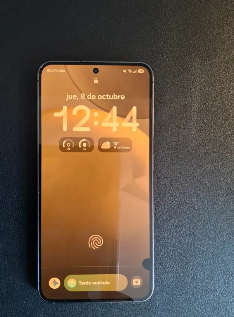 Samsung Galaxy S24 con pantalla mala - 2