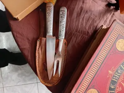 Set de cuchillo y tenedor con funda de cuero - miniatura 1