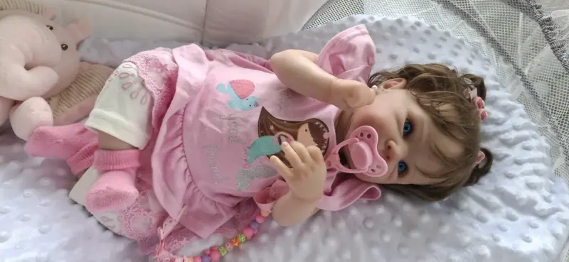 Muñeca Reborn Realista con Ropa Rosa - 2