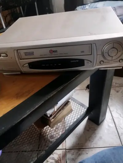 Reproductor VHS LG con función Turbo Rewind - miniatura 1
