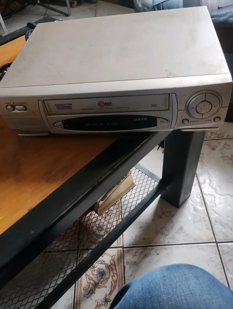 Reproductor VHS LG con función Turbo Rewind - 2