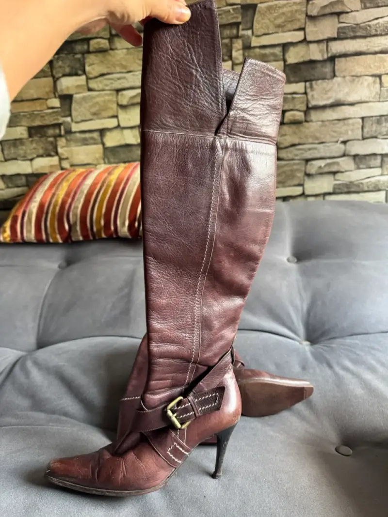 Botas de cuero Kenneth Cole marrón con tacón alto