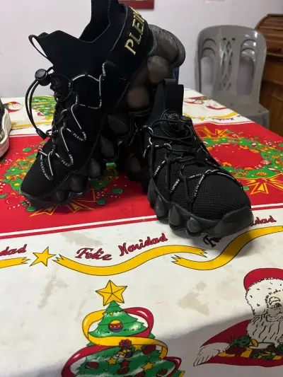 Zapatillas deportivas negras estilo moderno - miniatura 2