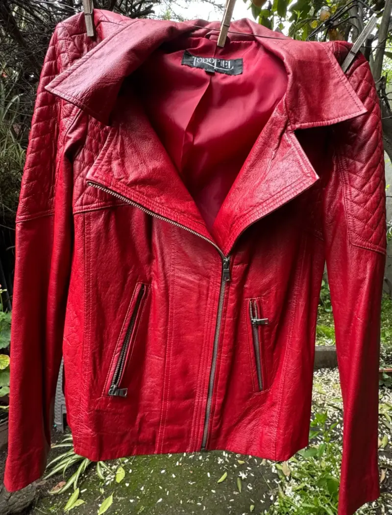 Chaqueta de cuero roja para mujer estilo biker - 2