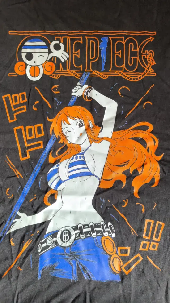 Polera One Piece con diseño de Nami talla L