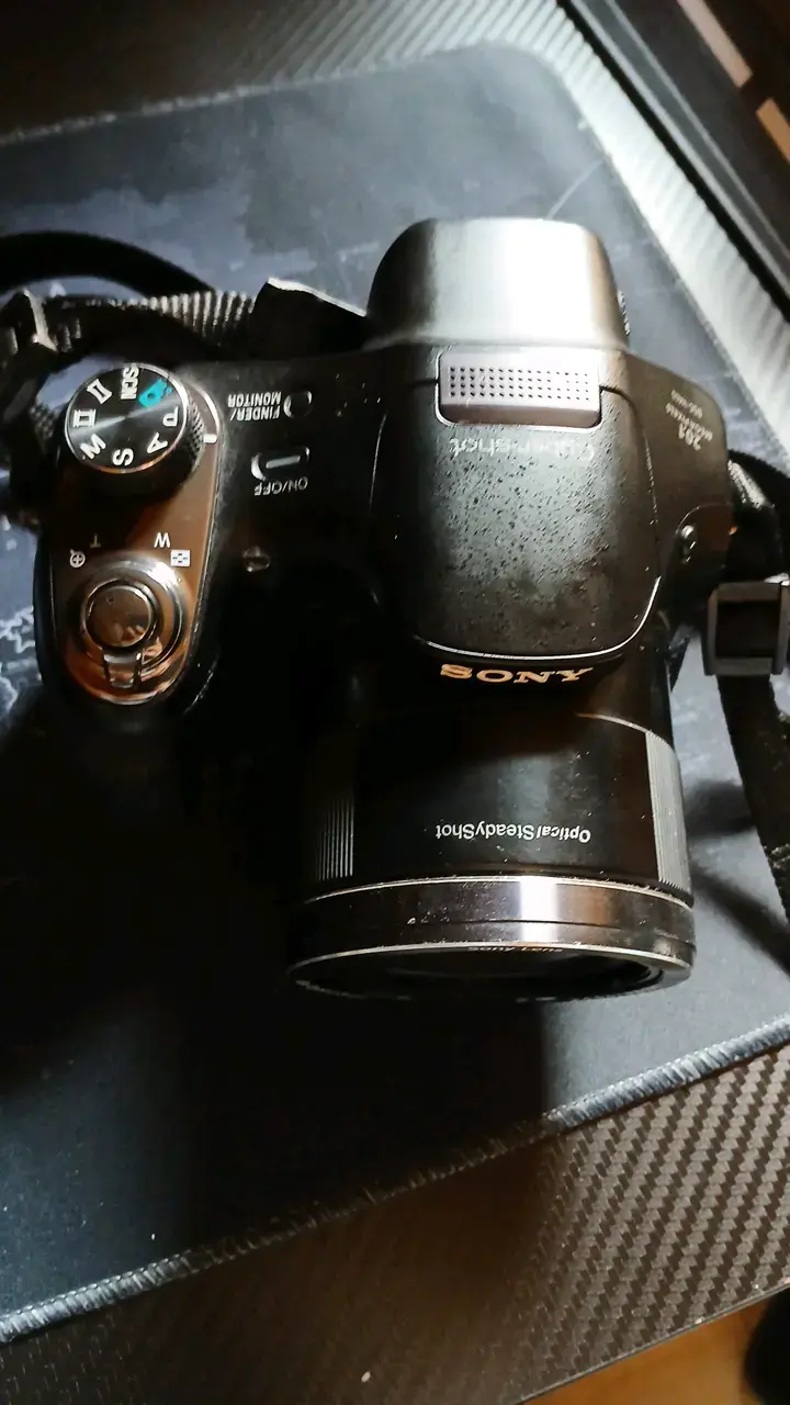 Cámara Sony con Zoom Óptico 63x - 2