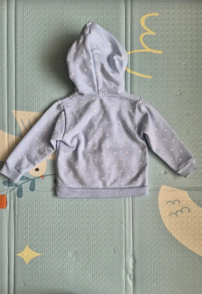 Conjunto de bebé azul con capucha y conejitos - 4