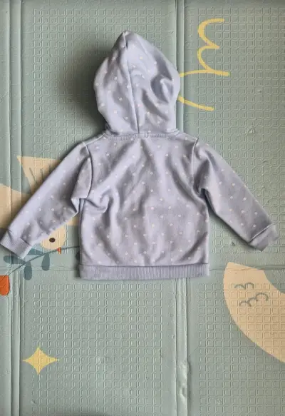 Conjunto de bebé azul con capucha y conejitos - miniatura 4