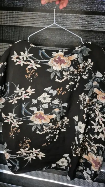 Blusa floral negra Shein Curve 2XL - miniatura 3
